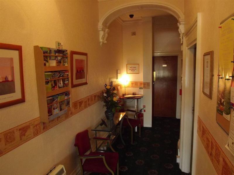 Balmoral Guest House ブラックプール エクステリア 写真